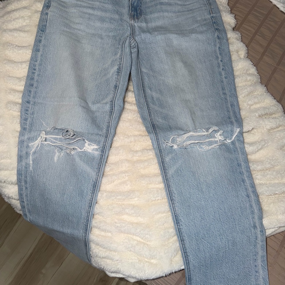 AE light Mom style Jeans